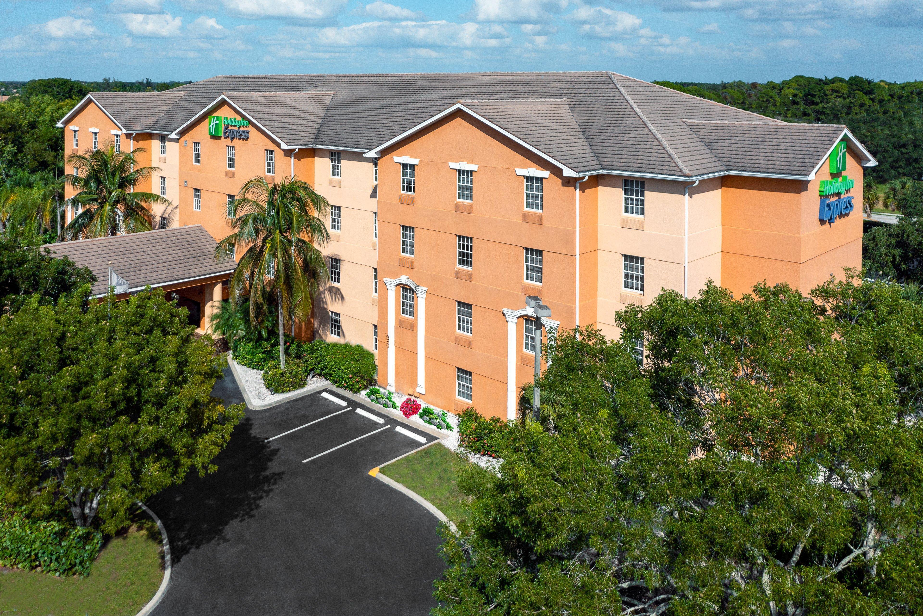 Holiday Inn Express Hotel & Suites Bonita Springs/Naples By Ihg Buitenkant foto