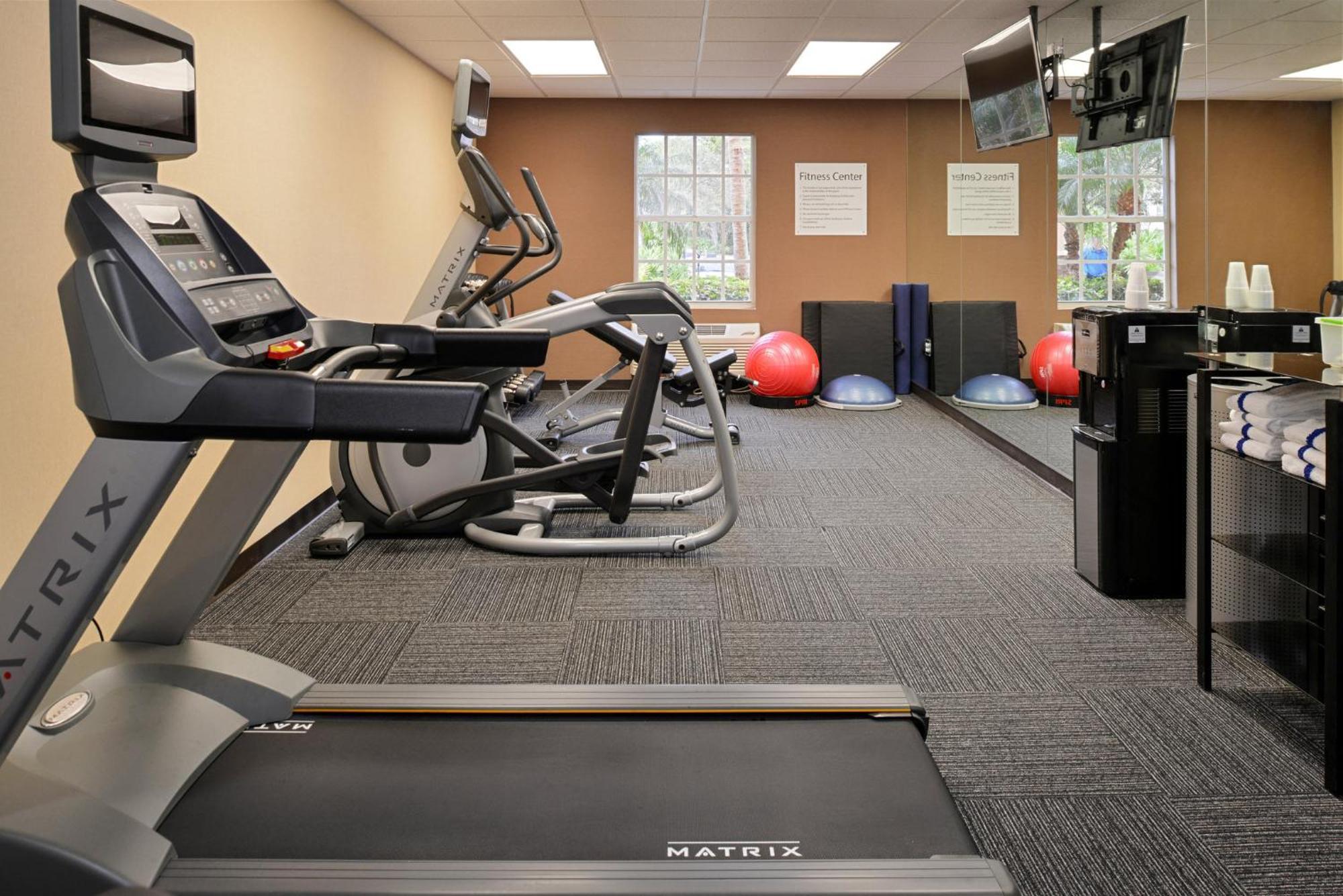Holiday Inn Express Hotel & Suites Bonita Springs/Naples By Ihg Buitenkant foto